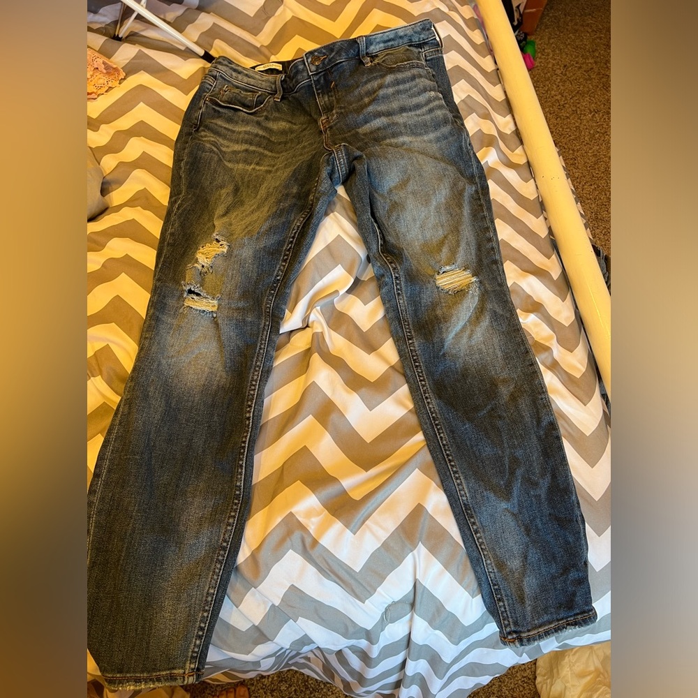 Vigoss women’s denim jeans.